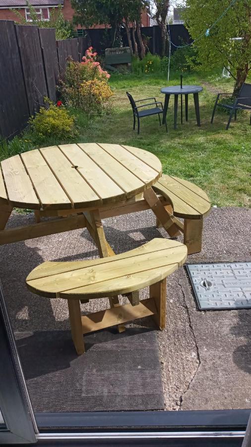 Summerhill, Wrexham - Key Worker Friendly Εξωτερικό φωτογραφία