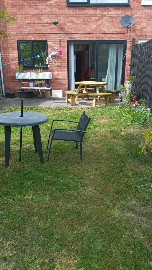 Summerhill, Wrexham - Key Worker Friendly Εξωτερικό φωτογραφία