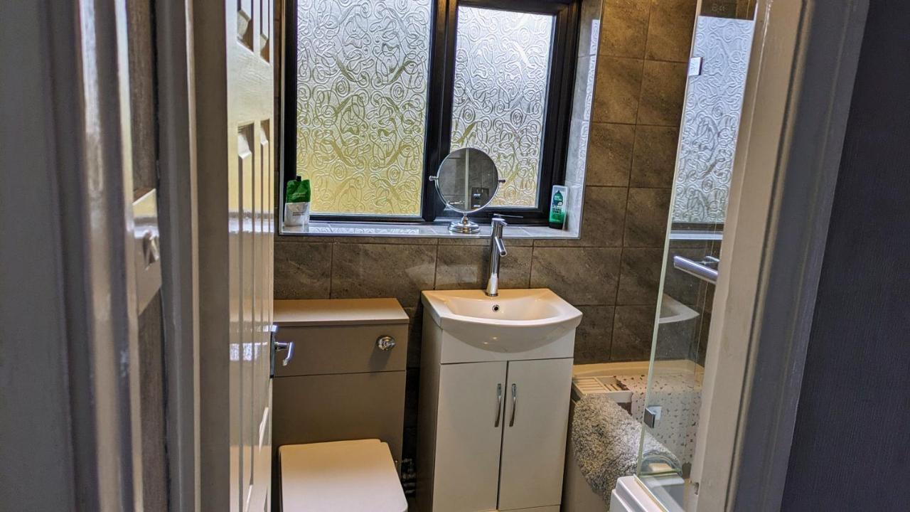 Summerhill, Wrexham - Key Worker Friendly Εξωτερικό φωτογραφία